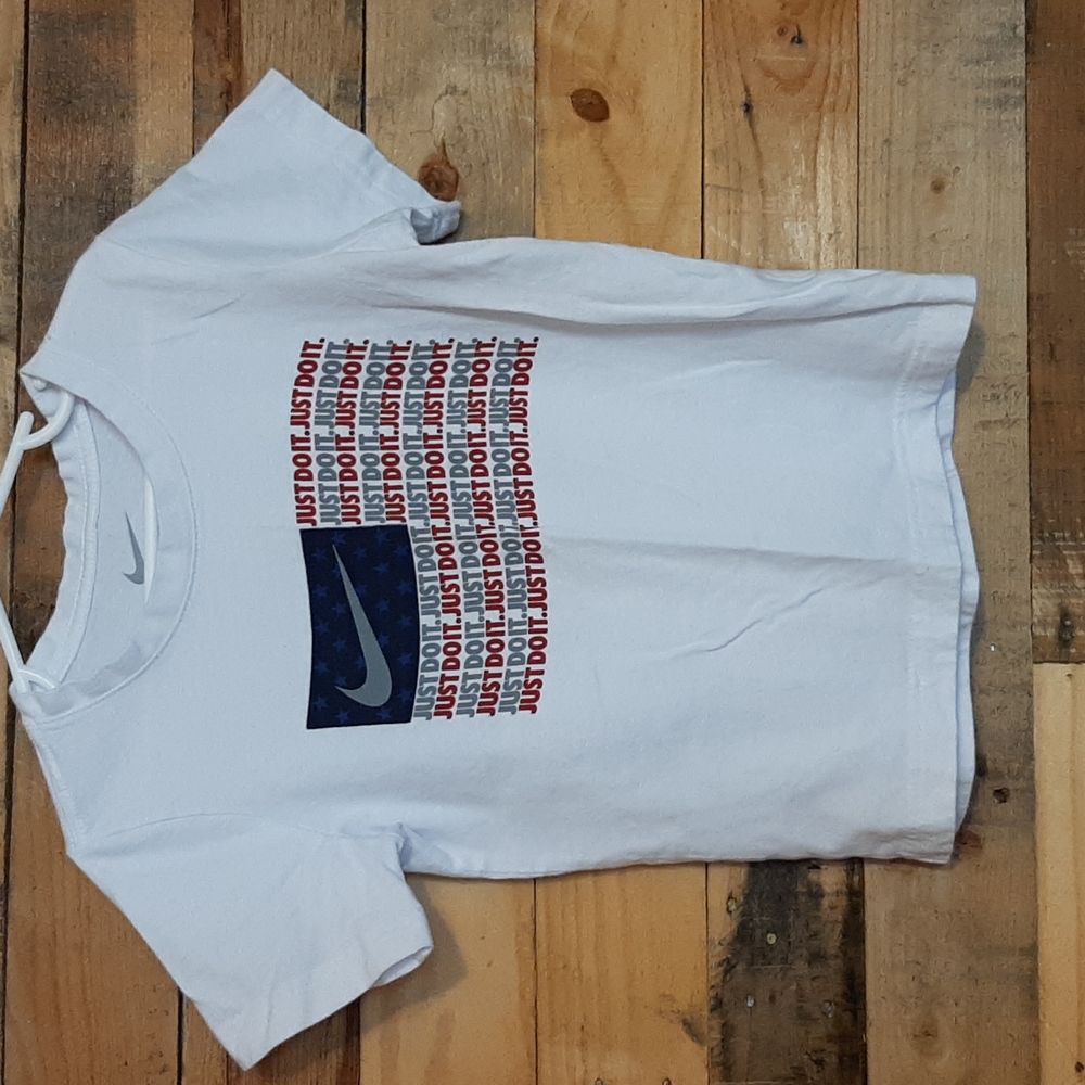 Nike boys t-shirt Size 7